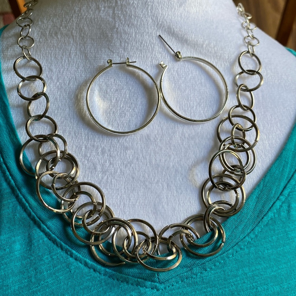 EUC Silver Tone Chain Link Necklace and Hoop Pierced Earrings Set